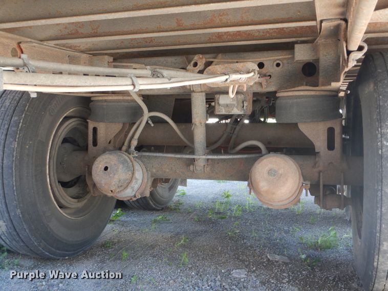 image for item HM9523 2002 Wabash dry van trailer