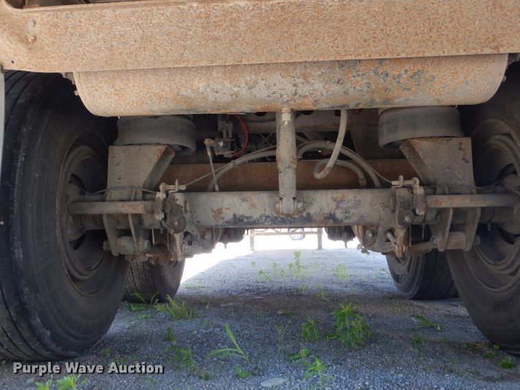 image for item HM9523 2002 Wabash dry van trailer