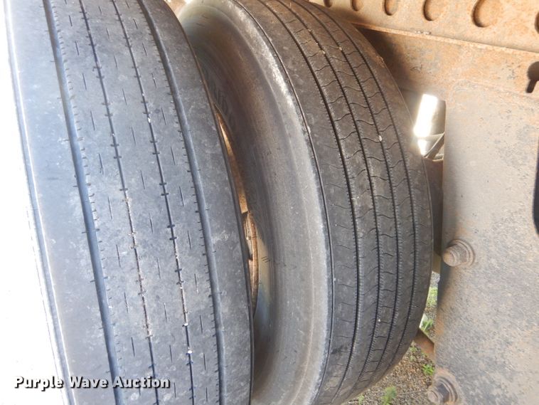 image for item HM9523 2002 Wabash dry van trailer