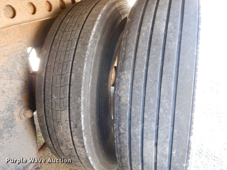 image for item HM9523 2002 Wabash dry van trailer