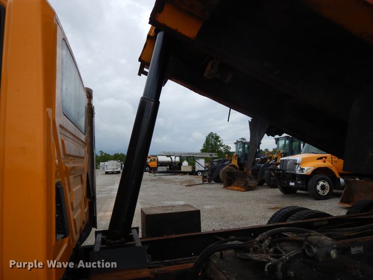 image for item DE5771 2007 International 7400  dump truck