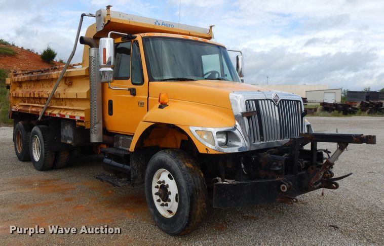 image for item DE5773 2006 International 7400  dump truck