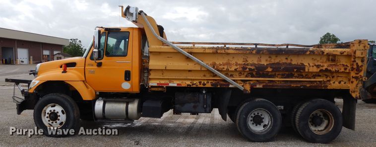 image for item DE5773 2006 International 7400  dump truck