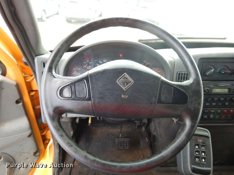 image for item DE5773 2006 International 7400  dump truck