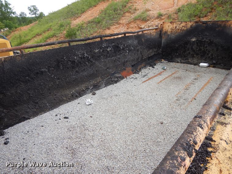 image for item DE5773 2006 International 7400  dump truck