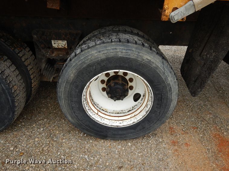 image for item DE5773 2006 International 7400  dump truck