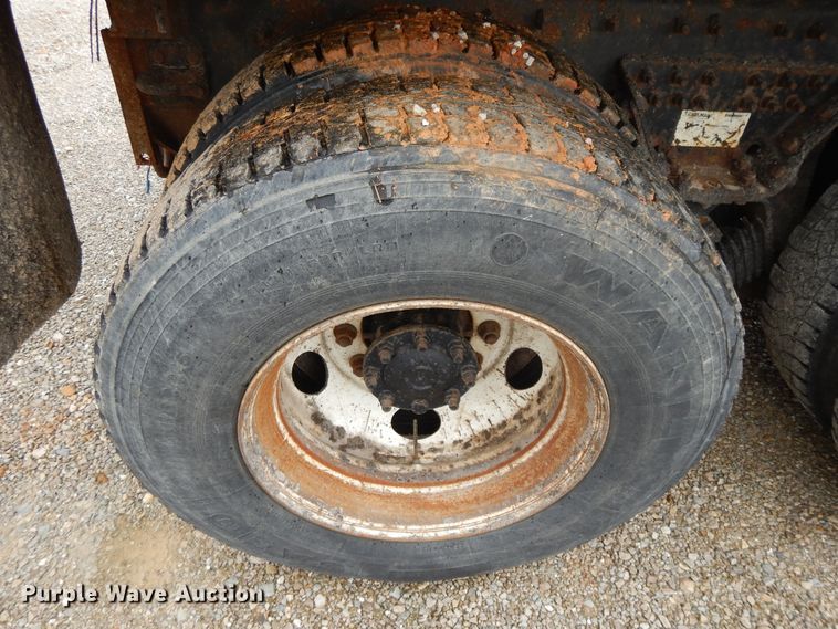 image for item DE5773 2006 International 7400  dump truck