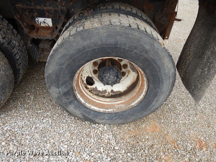 image for item DE5773 2006 International 7400  dump truck