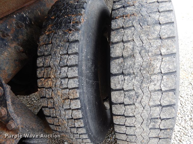 image for item DE5773 2006 International 7400  dump truck