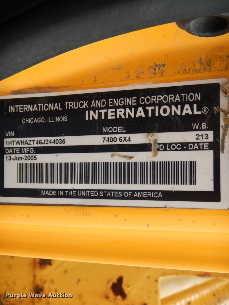 image for item DE5773 2006 International 7400  dump truck