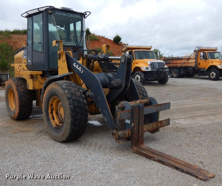 image for item DE5775 2004 John Deere 444J  wheel loader