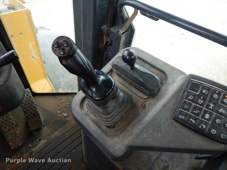 image for item DE5775 2004 John Deere 444J  wheel loader