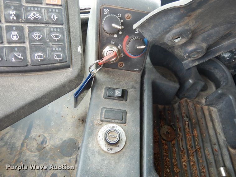 image for item DE5775 2004 John Deere 444J  wheel loader