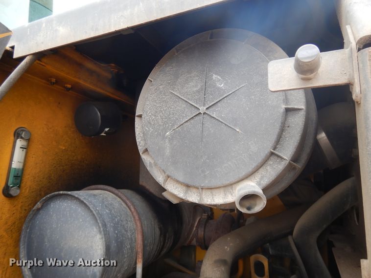 image for item DE5775 2004 John Deere 444J  wheel loader