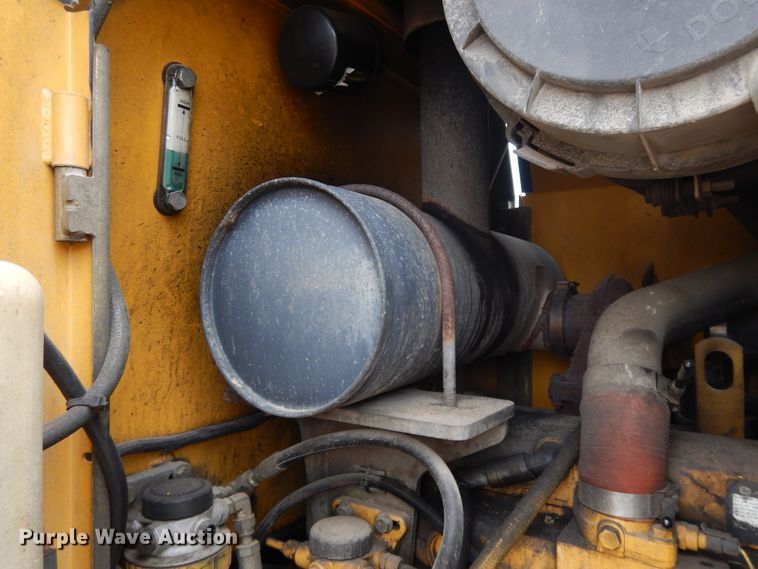 image for item DE5775 2004 John Deere 444J  wheel loader