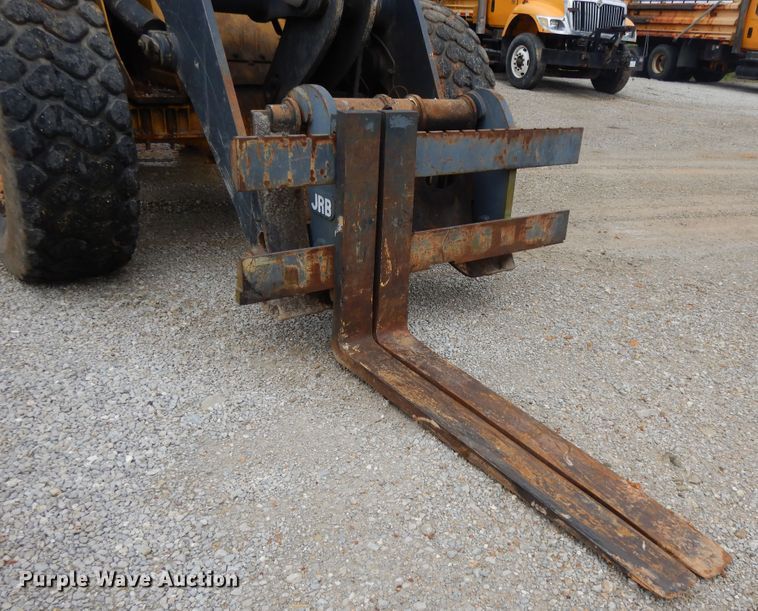 image for item DE5775 2004 John Deere 444J  wheel loader