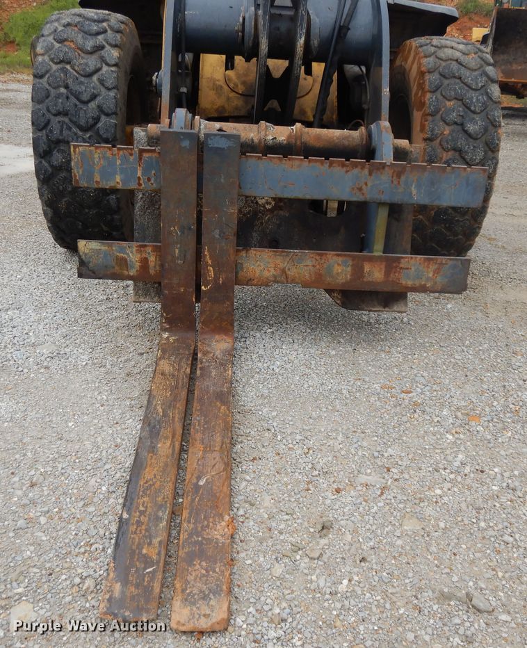 image for item DE5775 2004 John Deere 444J  wheel loader