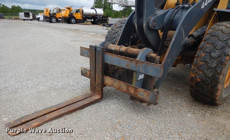 image for item DE5775 2004 John Deere 444J  wheel loader