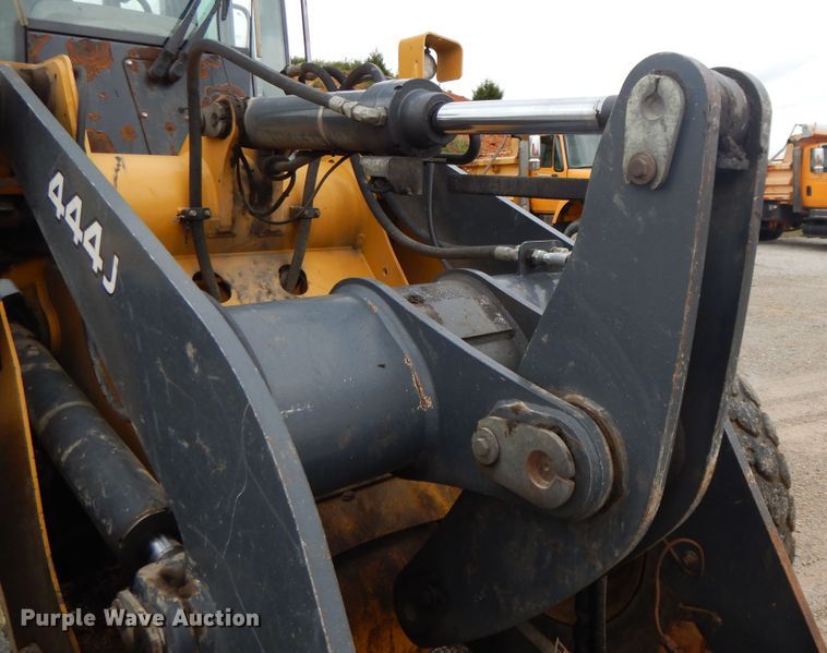 image for item DE5775 2004 John Deere 444J  wheel loader
