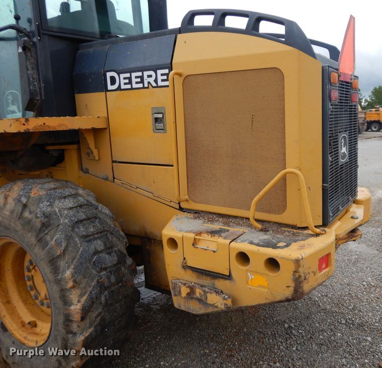 image for item DE5775 2004 John Deere 444J  wheel loader
