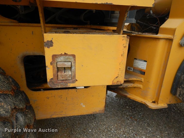 image for item DE5775 2004 John Deere 444J  wheel loader