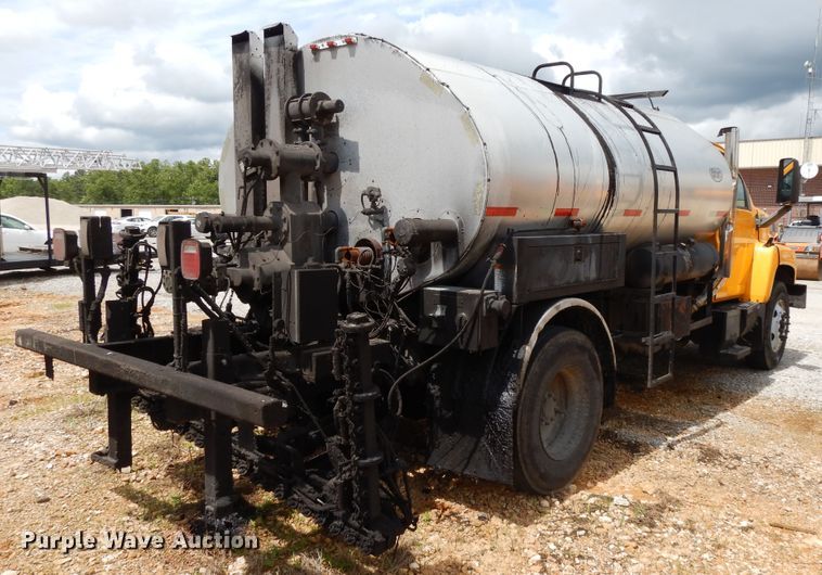 image for item DE5776 2005 Chevrolet C7500  oil distributor truck