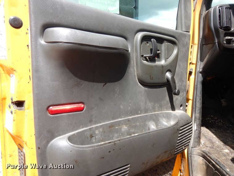 image for item DE5776 2005 Chevrolet C7500  oil distributor truck