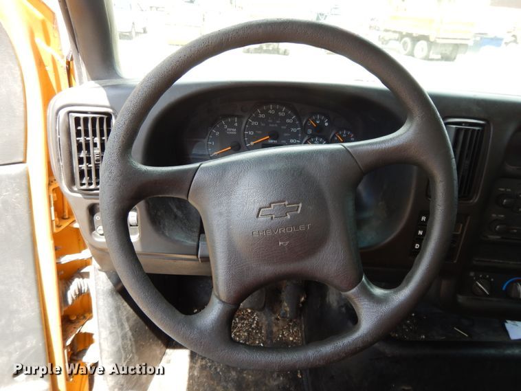 image for item DE5776 2005 Chevrolet C7500  oil distributor truck