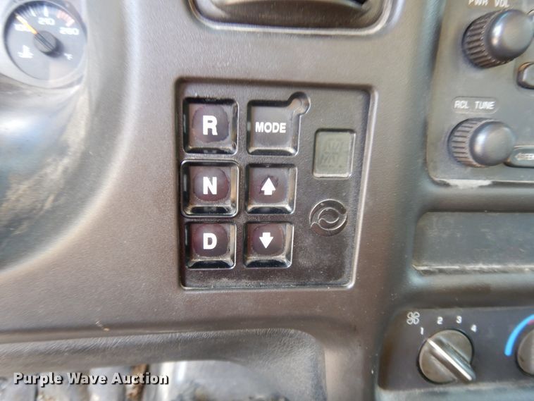 image for item DE5776 2005 Chevrolet C7500  oil distributor truck