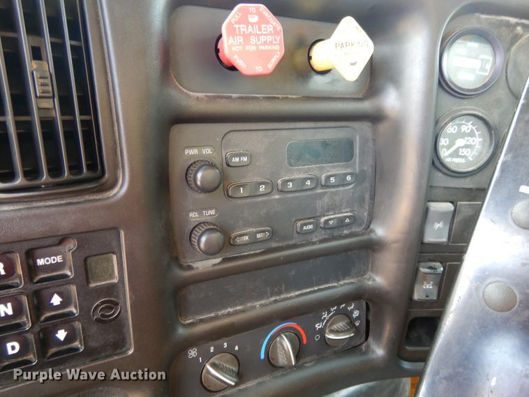 image for item DE5776 2005 Chevrolet C7500  oil distributor truck