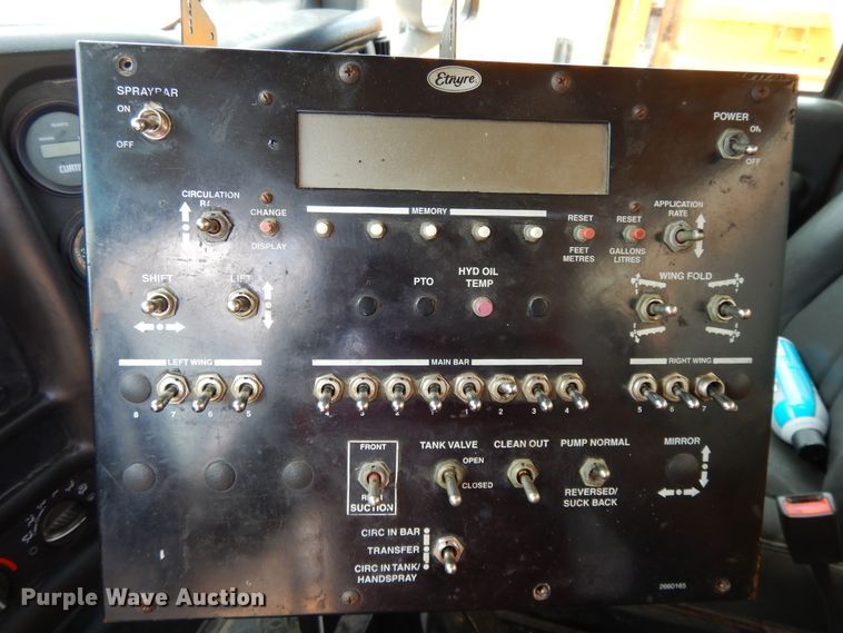 image for item DE5776 2005 Chevrolet C7500  oil distributor truck