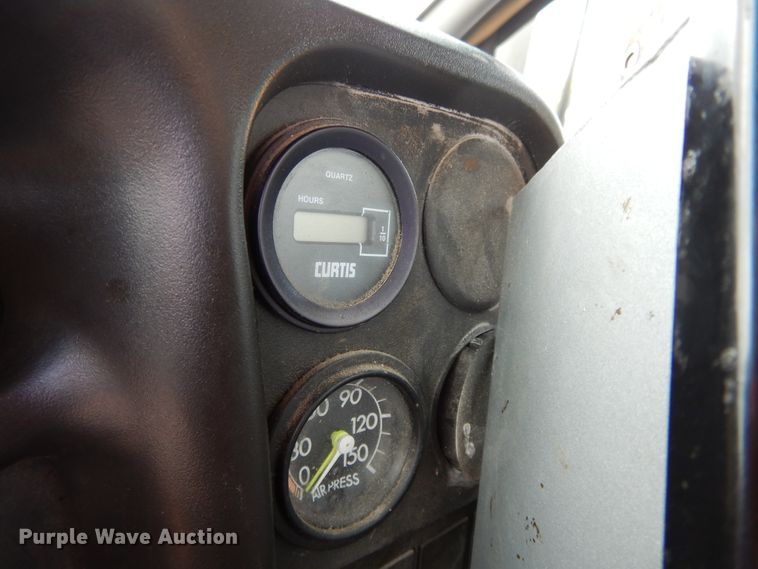 image for item DE5776 2005 Chevrolet C7500  oil distributor truck