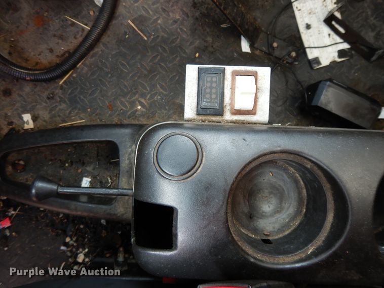 image for item DE5776 2005 Chevrolet C7500  oil distributor truck