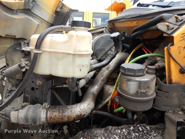 image for item DE5776 2005 Chevrolet C7500  oil distributor truck