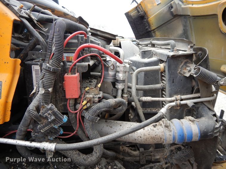 image for item DE5776 2005 Chevrolet C7500  oil distributor truck