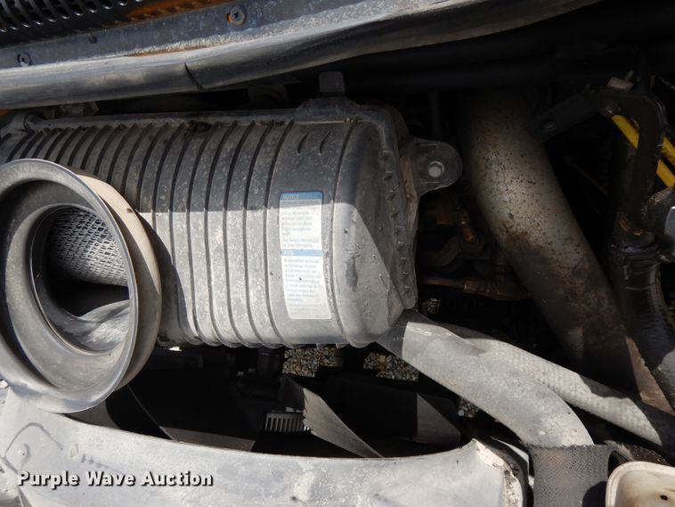 image for item DE5776 2005 Chevrolet C7500  oil distributor truck