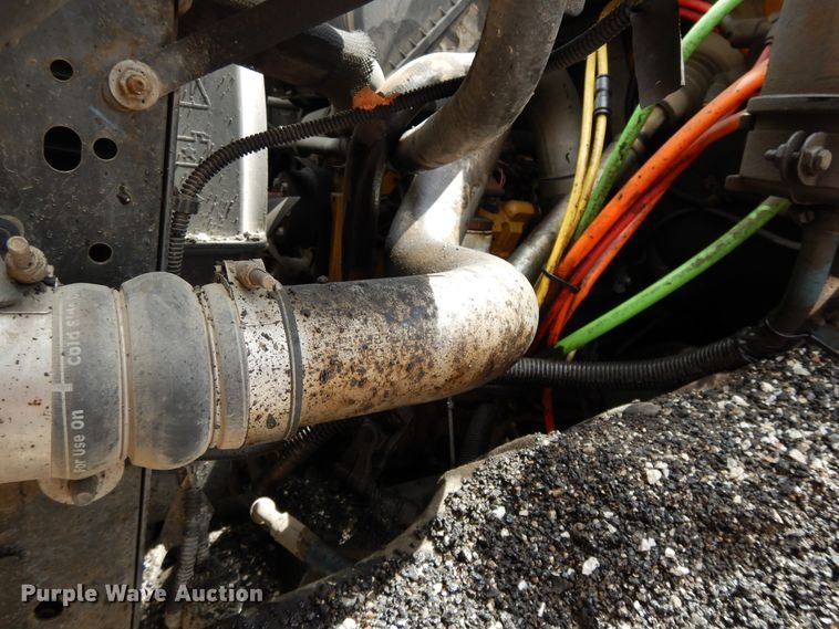 image for item DE5776 2005 Chevrolet C7500  oil distributor truck