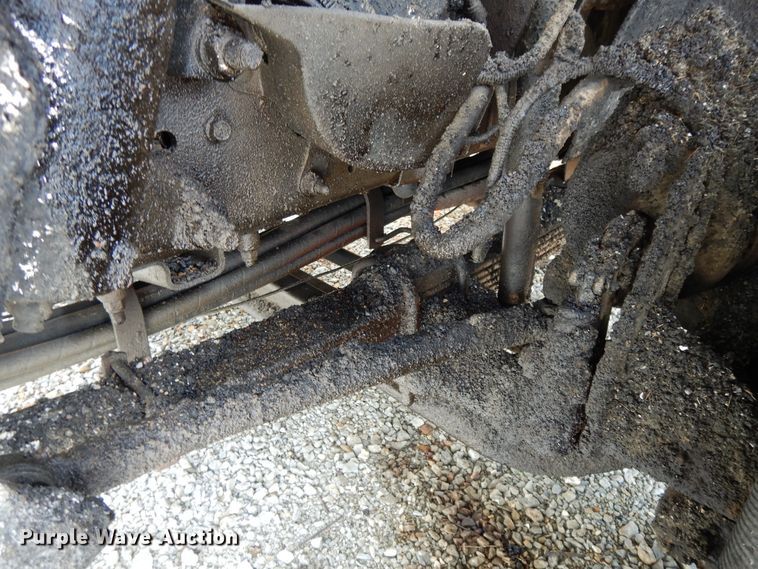 image for item DE5776 2005 Chevrolet C7500  oil distributor truck