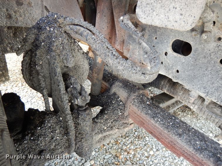 image for item DE5776 2005 Chevrolet C7500  oil distributor truck