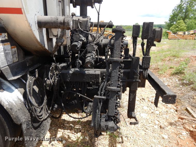 image for item DE5776 2005 Chevrolet C7500  oil distributor truck