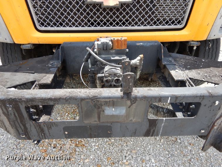 image for item DE5776 2005 Chevrolet C7500  oil distributor truck