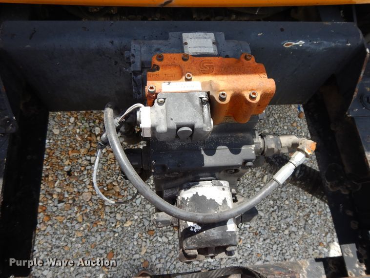 image for item DE5776 2005 Chevrolet C7500  oil distributor truck