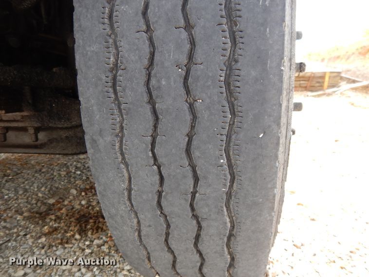 image for item DE5776 2005 Chevrolet C7500  oil distributor truck