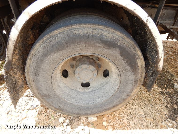 image for item DE5776 2005 Chevrolet C7500  oil distributor truck