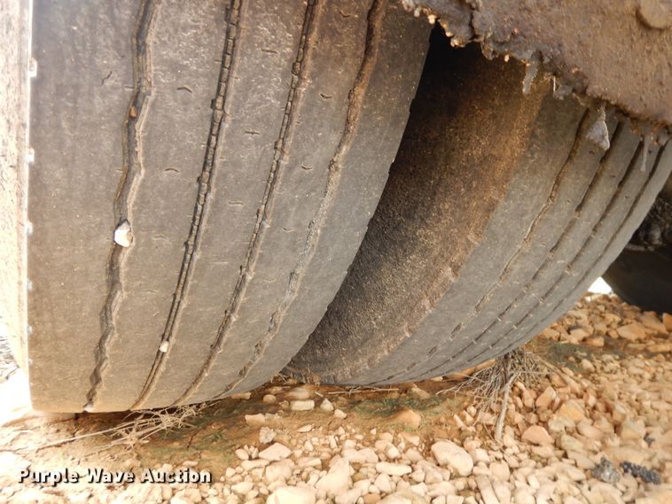 image for item DE5776 2005 Chevrolet C7500  oil distributor truck