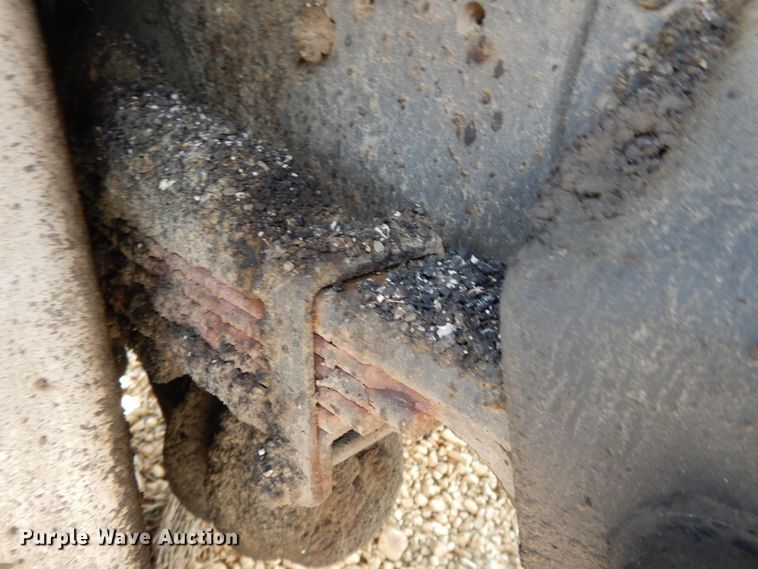 image for item DE5776 2005 Chevrolet C7500  oil distributor truck