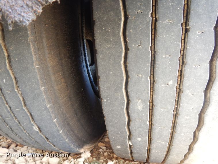 image for item DE5776 2005 Chevrolet C7500  oil distributor truck