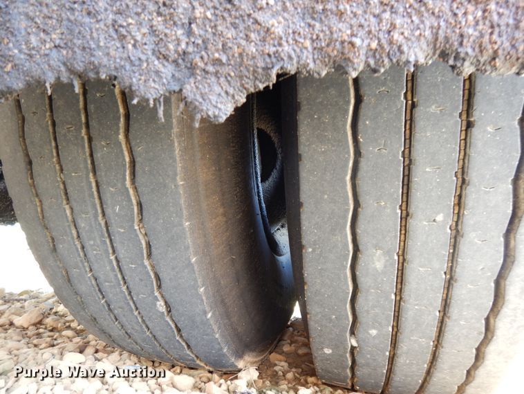 image for item DE5776 2005 Chevrolet C7500  oil distributor truck