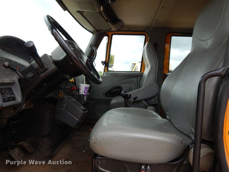 image for item DE5777 2006 International 7400  dump truck