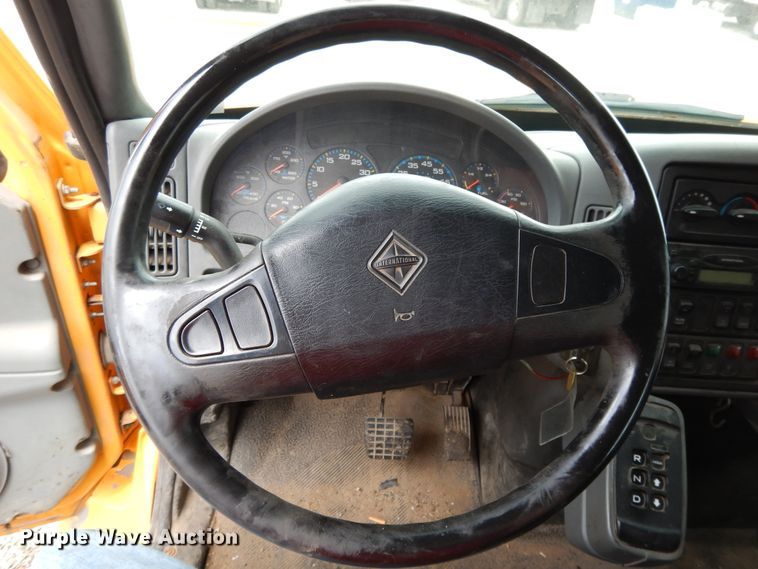 image for item DE5777 2006 International 7400  dump truck